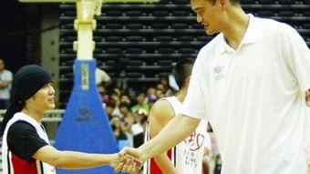 贝儿姚明搞笑对话,一场爆笑的篮球场对话